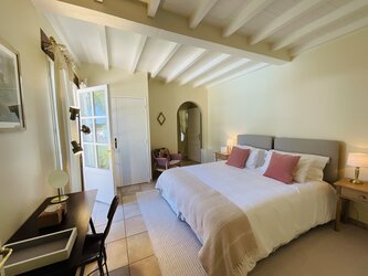 Twin bedroom