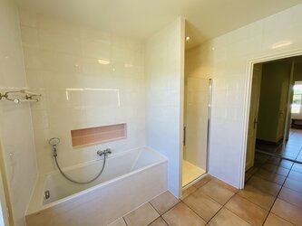 Master's bathroom