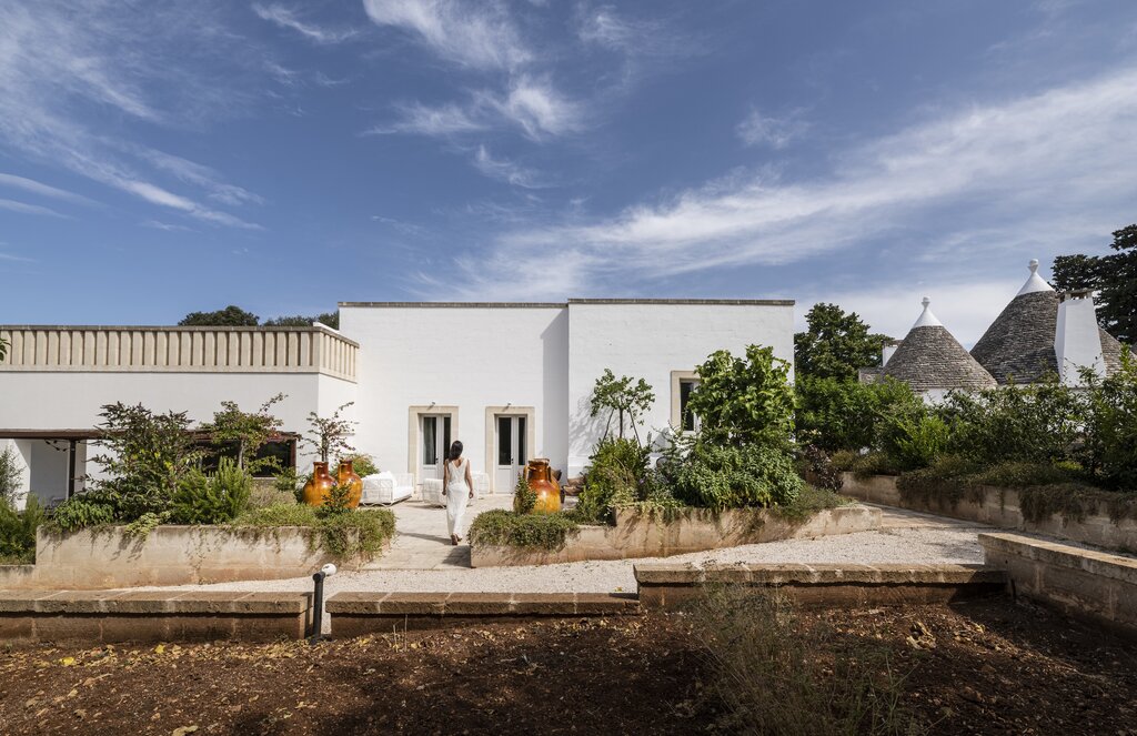 Terraces and trullo guest suite on right hand side